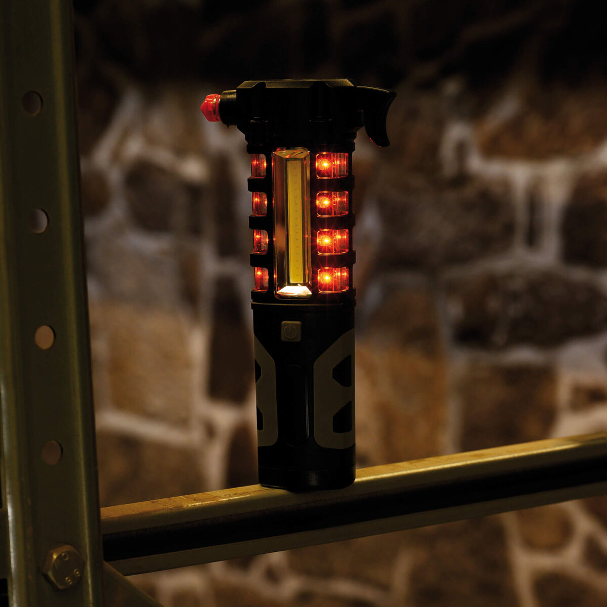 LED-Taschenlampe mit Nothammer und Gurtmesser 180 lm & 30 lm