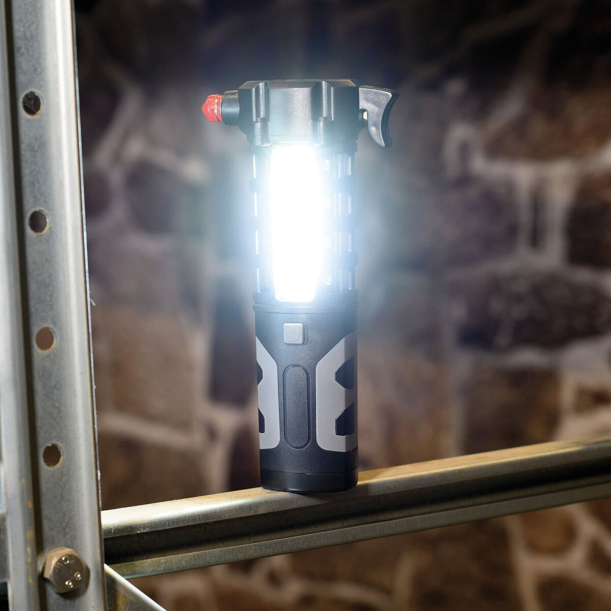 LED-Taschenlampe mit Nothammer und Gurtmesser 180 lm & 30 lm